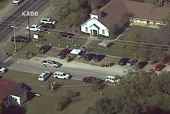 Un tiroteo causa al menos 27 muertes en iglesia de Texas en EEUU
