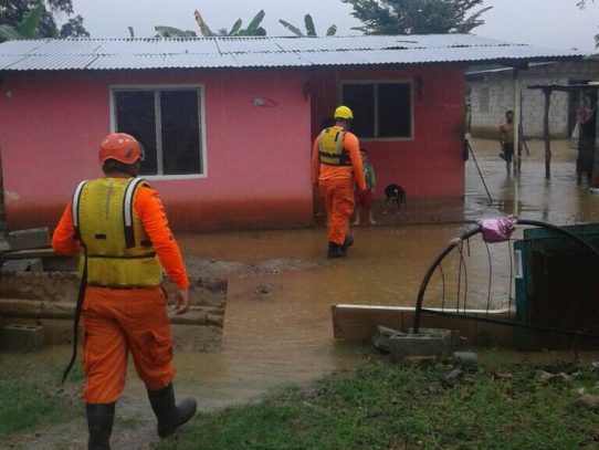 Más de 171 residencias afectadas por desbordes de ríos