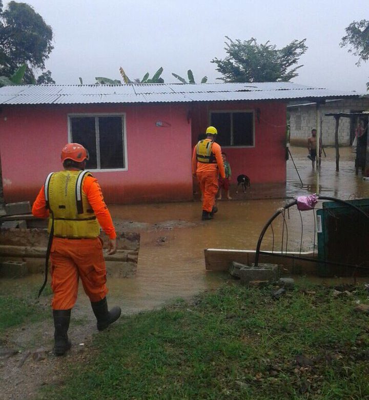 Más de 171 residencias afectadas por desbordes de ríos