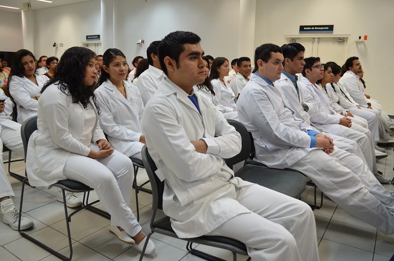 Entregan primeras 113 becas para estudiar Medicina en Universidades Particulares