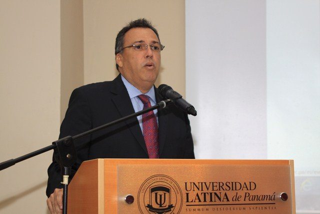 Magistrado Luis Ramón Fábrega es internado de urgencia al hospital