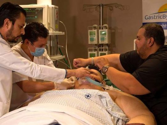 El hombre más obeso del mundo se recupera tras segunda cirugía en México