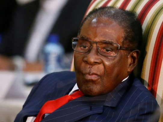 Nuevo gobierno en Zimbabue decreta feriado el cumpleaños de Mugabe