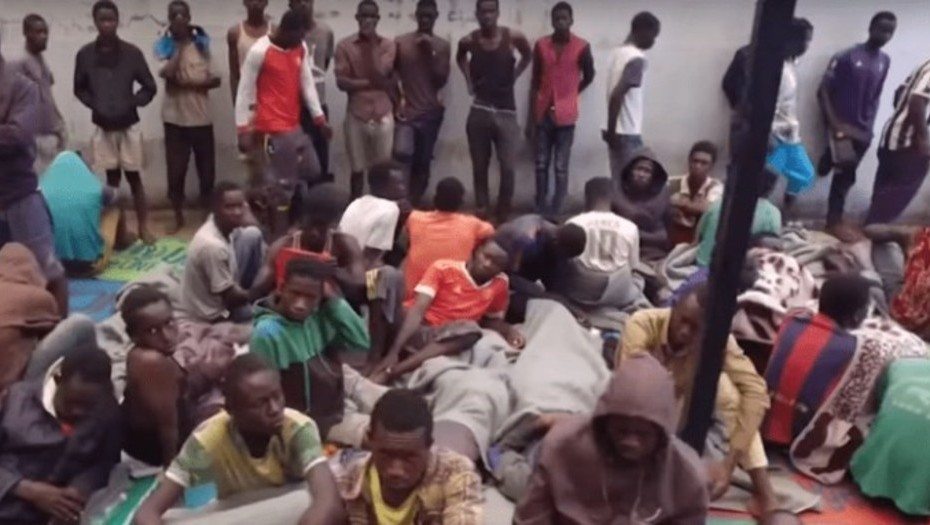 Jefe de ONU "horrorizado" por venta de migrantes como esclavos en Libia