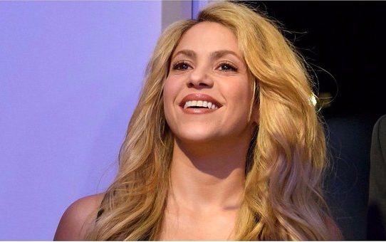 Shakira aplaza hasta 2018 su gira europea por problema en cuerdas vocales