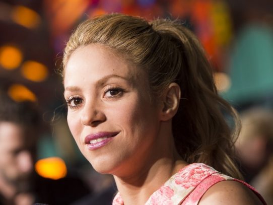 Shakira pospone gira mundial para mediados de 2018