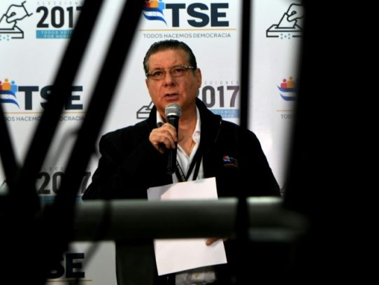 Honduras concluye escrutinio de elecciones con ventaja para Hernández