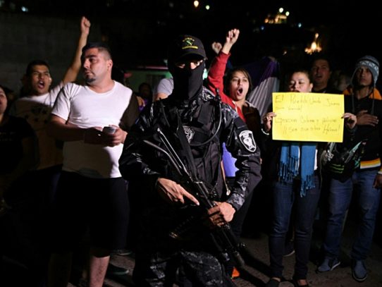 Policía hondureña en huelga, se niegan a reprimir manifestaciones