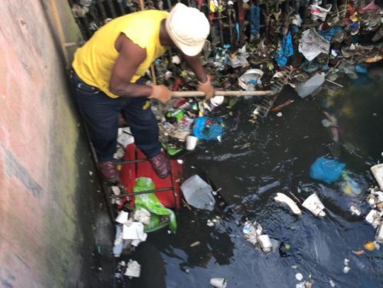 Avanza limpieza en estaciones de bombeo en Colón tras inundaciones
