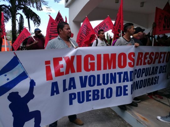 Suntracs, Frenadeso y Fad protestaron para exigen solución crisis de Honduras