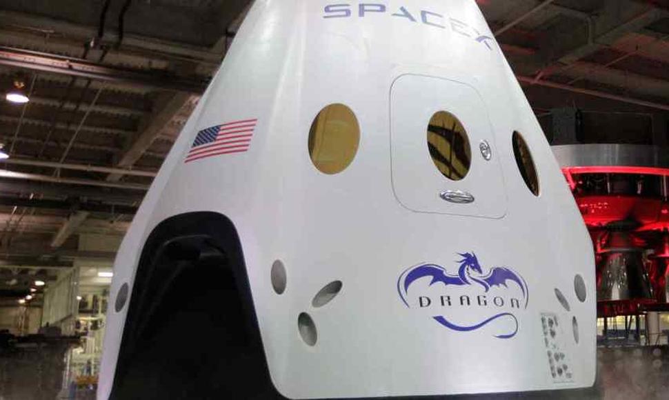 Cápsula Dragon llega con provisiones a la Estación Espacial Internacional
