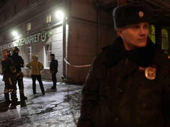 Al menos 10 heridos en explosión de bomba en un supermercado de San Petersburgo
