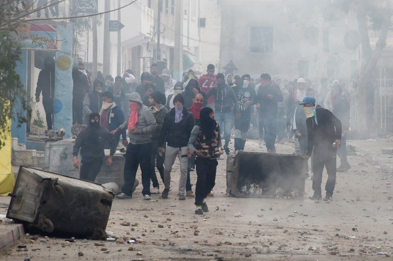 Más de 200 detenidos en Túnez y decenas de heridos tras nuevos disturbios