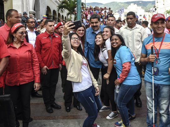 Maduro dará bono de carnaval a ocho millones de personas en plena campaña