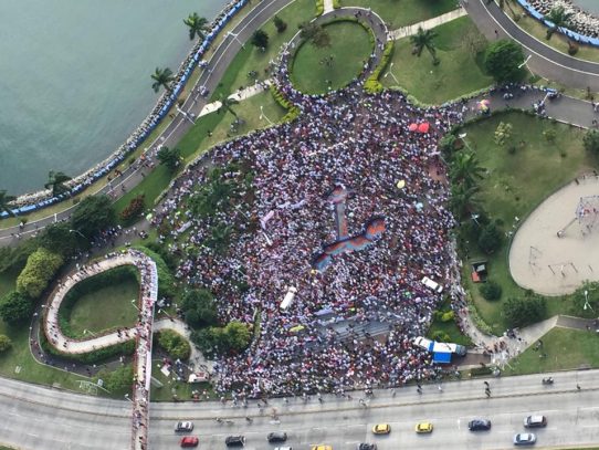Panameños marchan contra la corrupción en la Cinta Costera