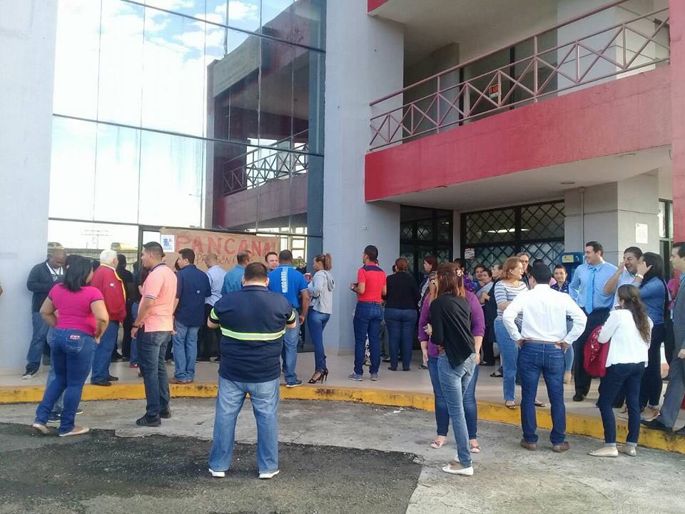 Trabajadores de la AMP nuevamente protestan exigiendo el pago de aguinaldos