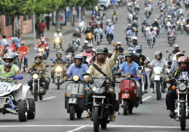 Nutrida protesta y caos en Bogotá por polémica medida sobre motos