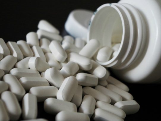 Farmacéutica bajo ataque en EEUU por alto precio de píldora contra el cáncer