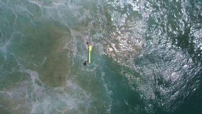 Un dron rescata a nadadores en dificultades en Australia