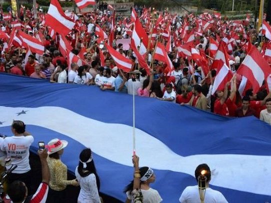 Multitudinaria marcha en Honduras contra reelección del presidente