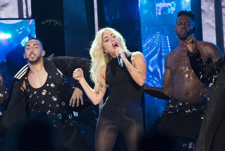Lady Gaga anula conciertos en Europa debido a "fuertes dolores"
