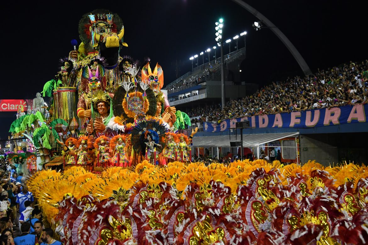 El alcalde de Río hace las paces con el Carnaval en su arranque