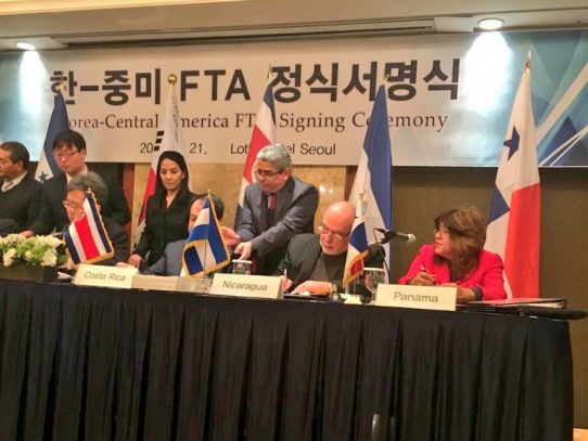 Panamá firma TLC con Corea del Sur para promover exportaciones e inversiones