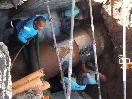 Idaan continúa reparación tras 24 horas de daño en tubería de Vía Brasil