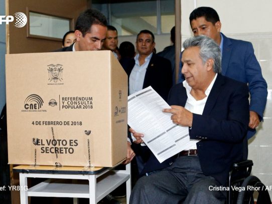 Aprueban suprimir la reelección indefinida en Ecuador