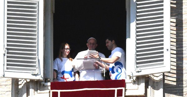 El papa Francisco se inscribe en la JMJ Panamá 2019