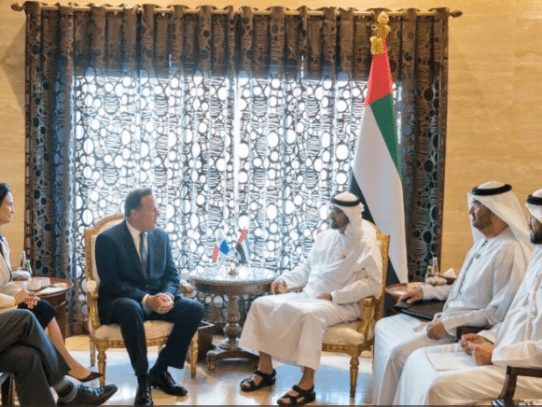 Emiratos Árabes Unidos y Panamá acuerdan buscar mayores oportunidades comerciales