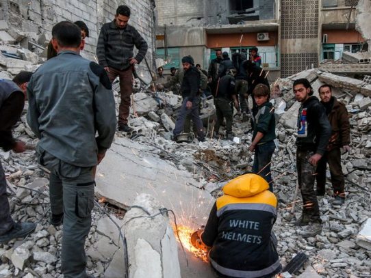 Al menos 70 civiles muertos en bombardeos sirios sobre Guta Oriental