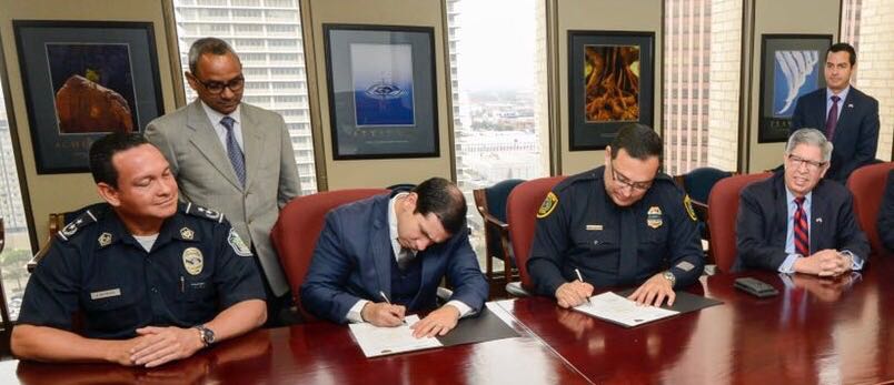 Panamá firma alianza de seguridad con la Policía de Houston, EE.UU.