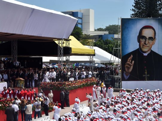 Óscar Romero podría ser canonizado durante la JMJ en Panamá "El Padre Antonio"