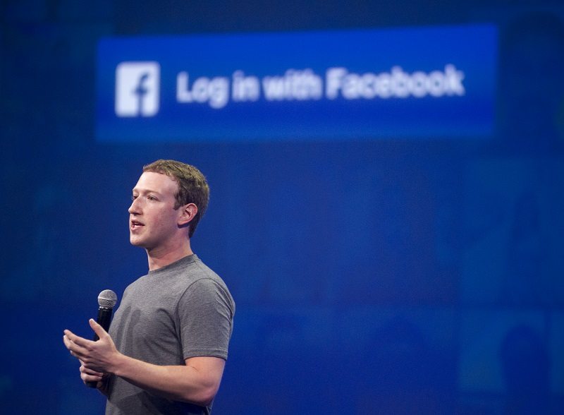 Parlamento Europeo invita a Mark Zuckerberg a explicar desvío de datos de usuarios