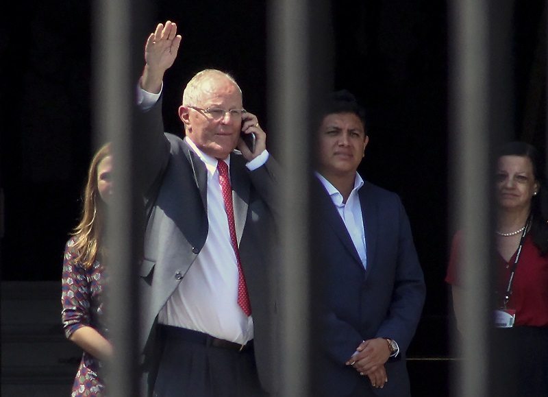 El Congreso de Perú abre debate sobre renuncia o destitución de Kuczynski