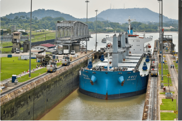 Herido en la esclusa del Canal de Panamá durante tránsito de buque