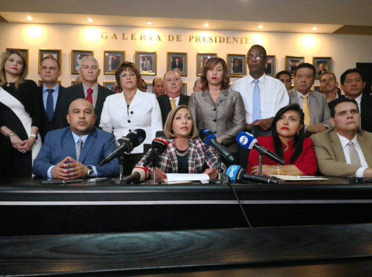 Diputados del PRD y CD responden a Varela tras advertencia de represalias