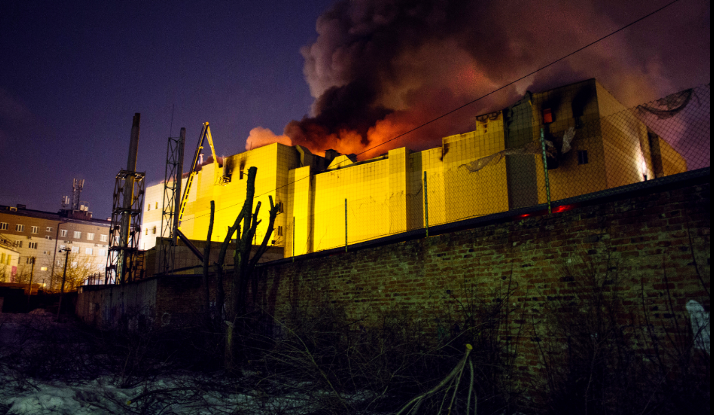 Al menos 64 muertos en incendio de un centro comercial en Rusia