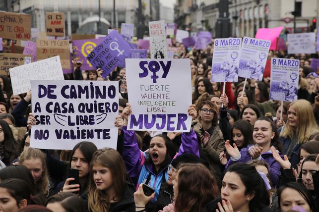 Huelgas y manifestaciones recorren el mundo por los derechos de las mujeres