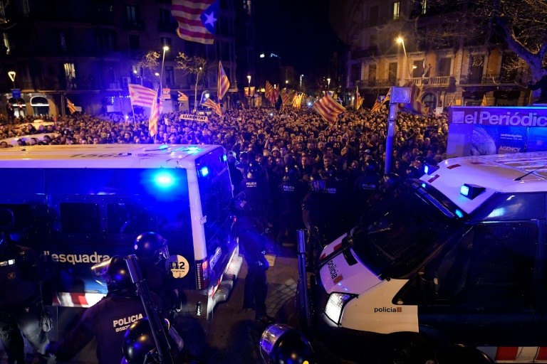 Protestas en Cataluña tras golpe judicial contra cúpula independentista