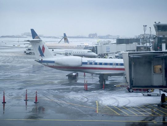 Más de mil vuelos anulados por una tempestad en el noreste de EEUU