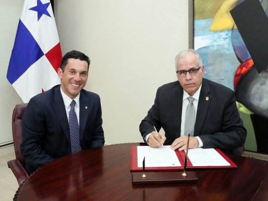 Roberto Arango toma posesión como embajador de Panamá en Argentina