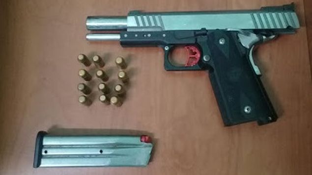 Hallan una pistola y municiones en mochila de niño en la escuela República de Venezuela