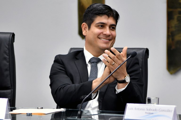 Carlos Alvarado asume la presidencia de Costa Rica con un gabinete multipartidista