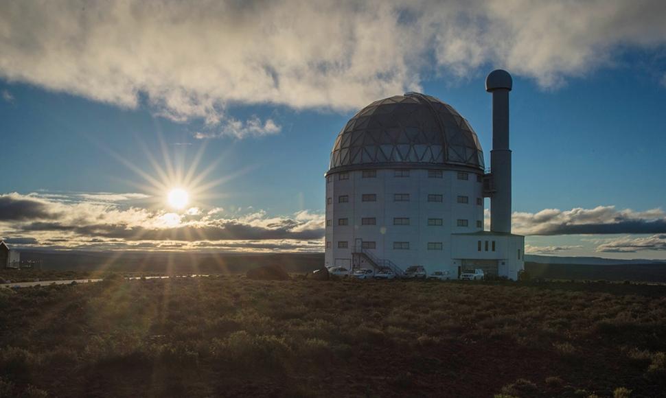 Un telescopio doble en Sudáfrica para escrutar el espacio