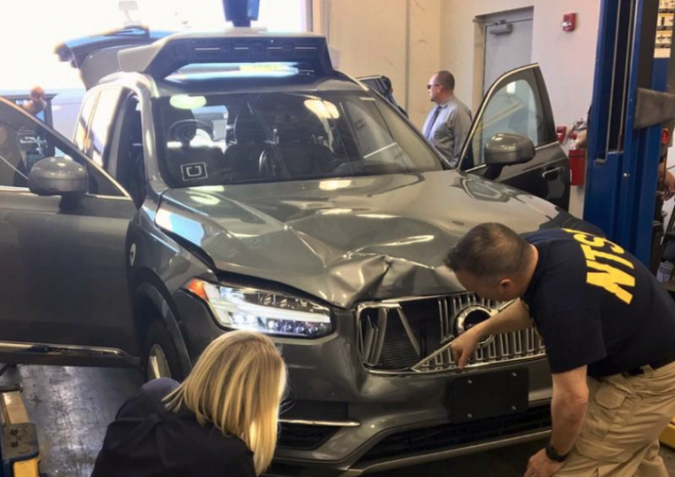 Coche autónomo de Uber no activó freno de emergencia en accidente (NTSB)