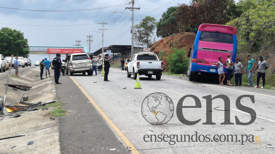 Triple colisión en Felipillo deja doce heridos