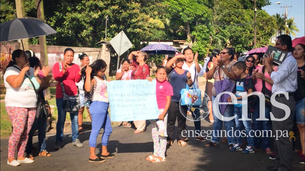 Acudientes de escuela El Progreso 2 de La Chorrera exigen seguridad para los estudiantes