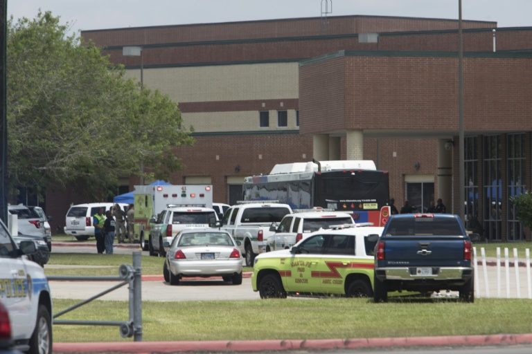 Diez muertos y diez heridos en tiroteo en escuela de Texas
